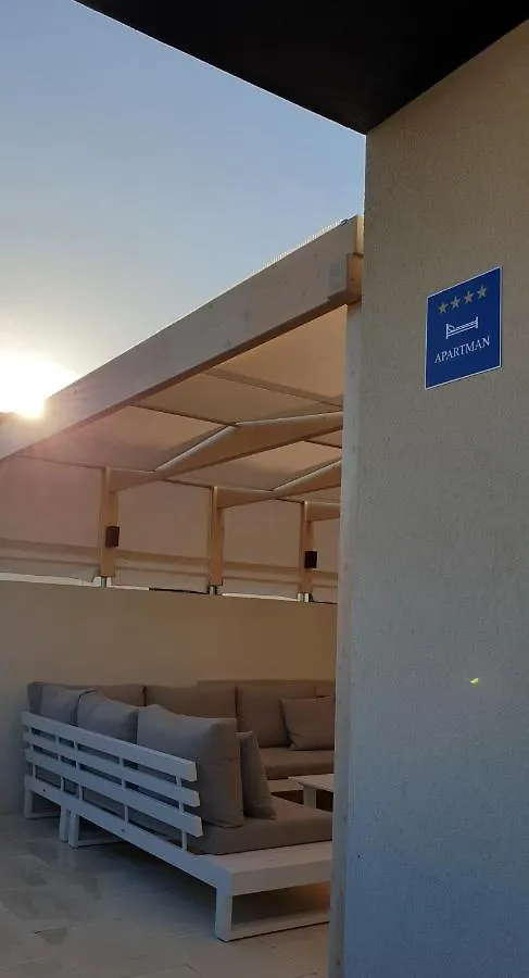 Apartment Kate Τρογκίρ