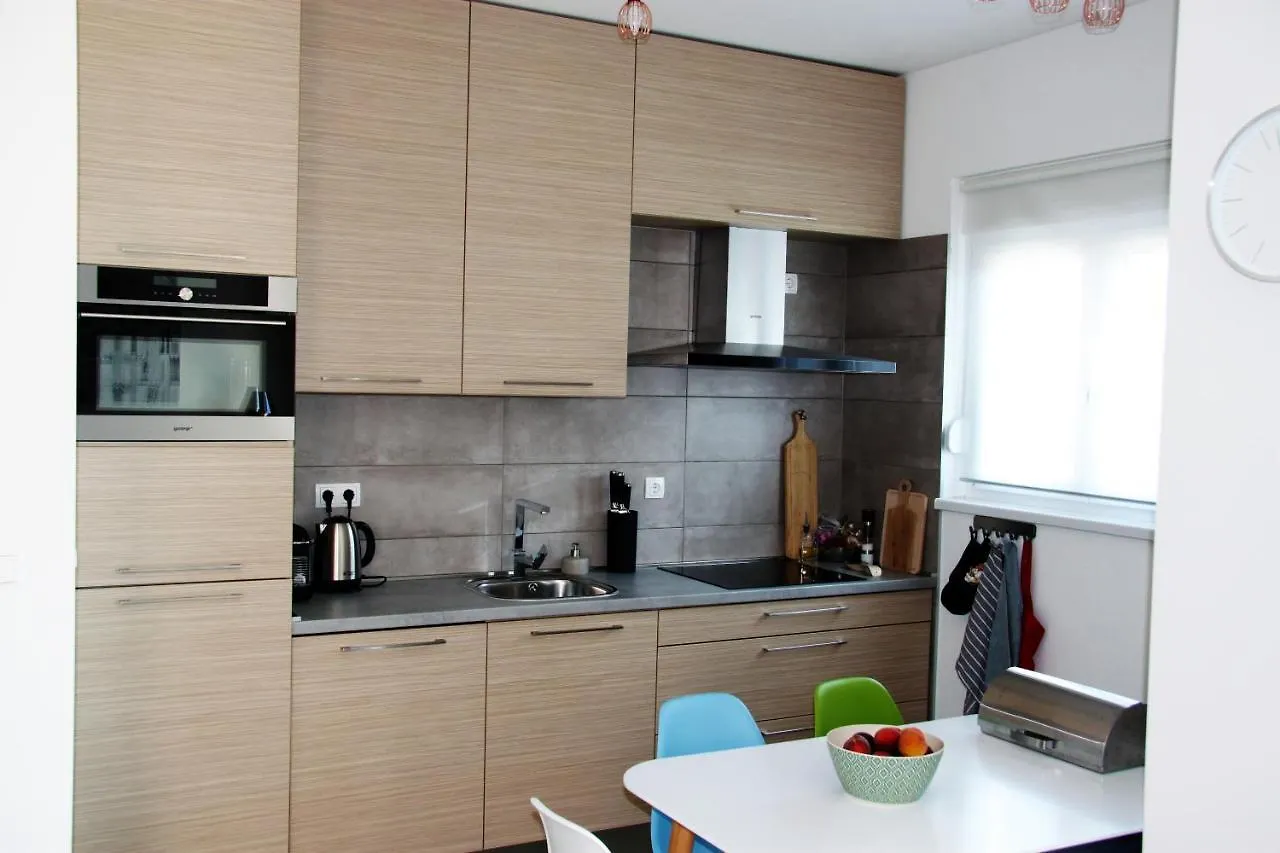 Apartment Kate Τρογκίρ